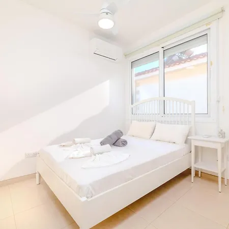 וילה Ayia Thekla House